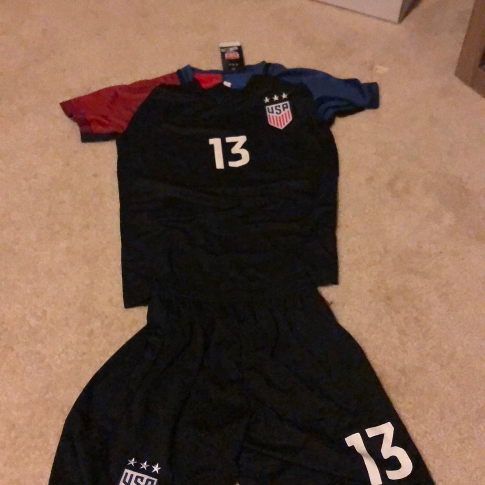 Alex morgan outfit never worn In great shape